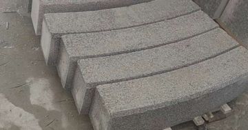 黄山芝麻白弧形路牙石