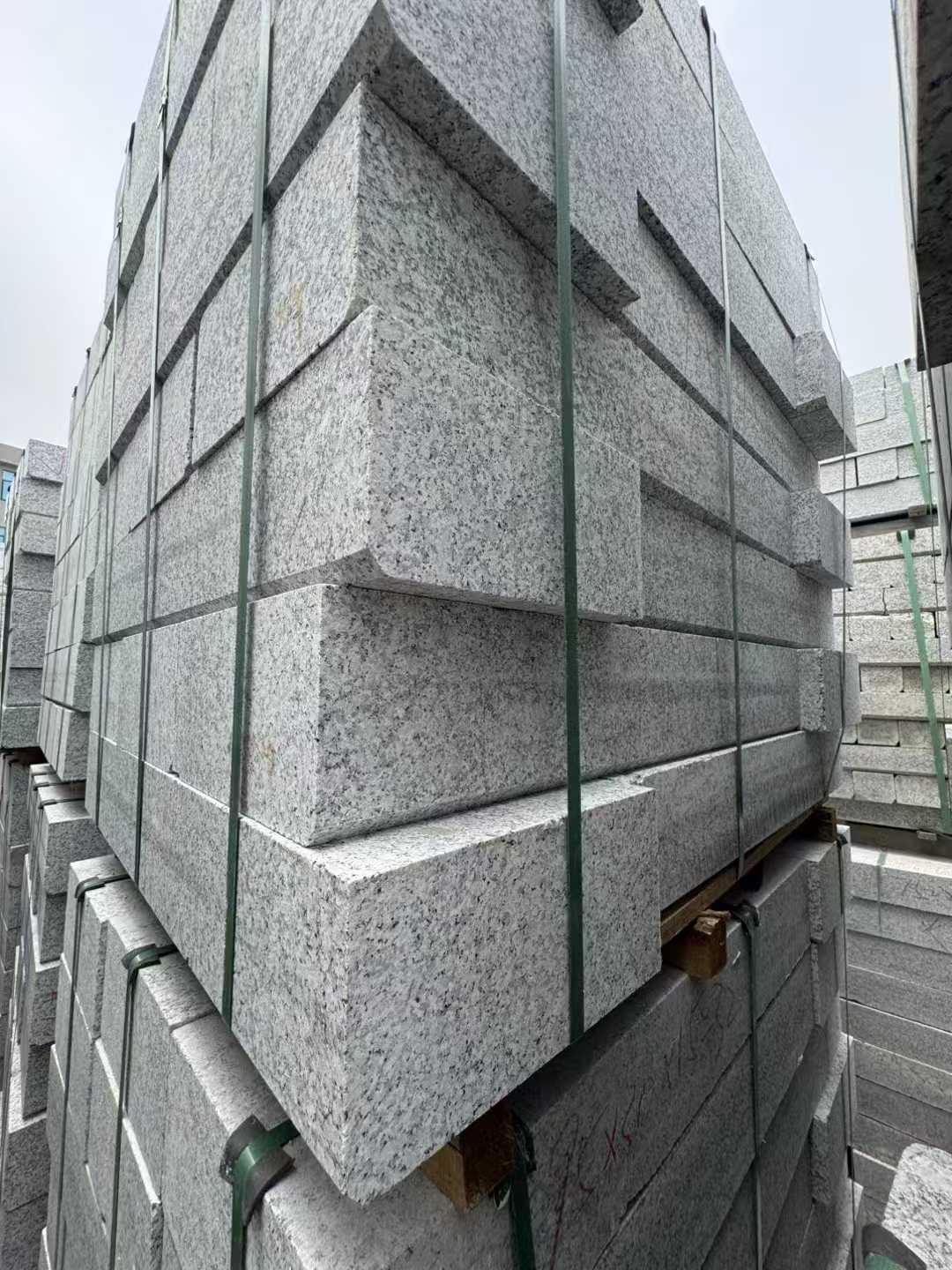 黄山芝麻白路牙石 马路牙子