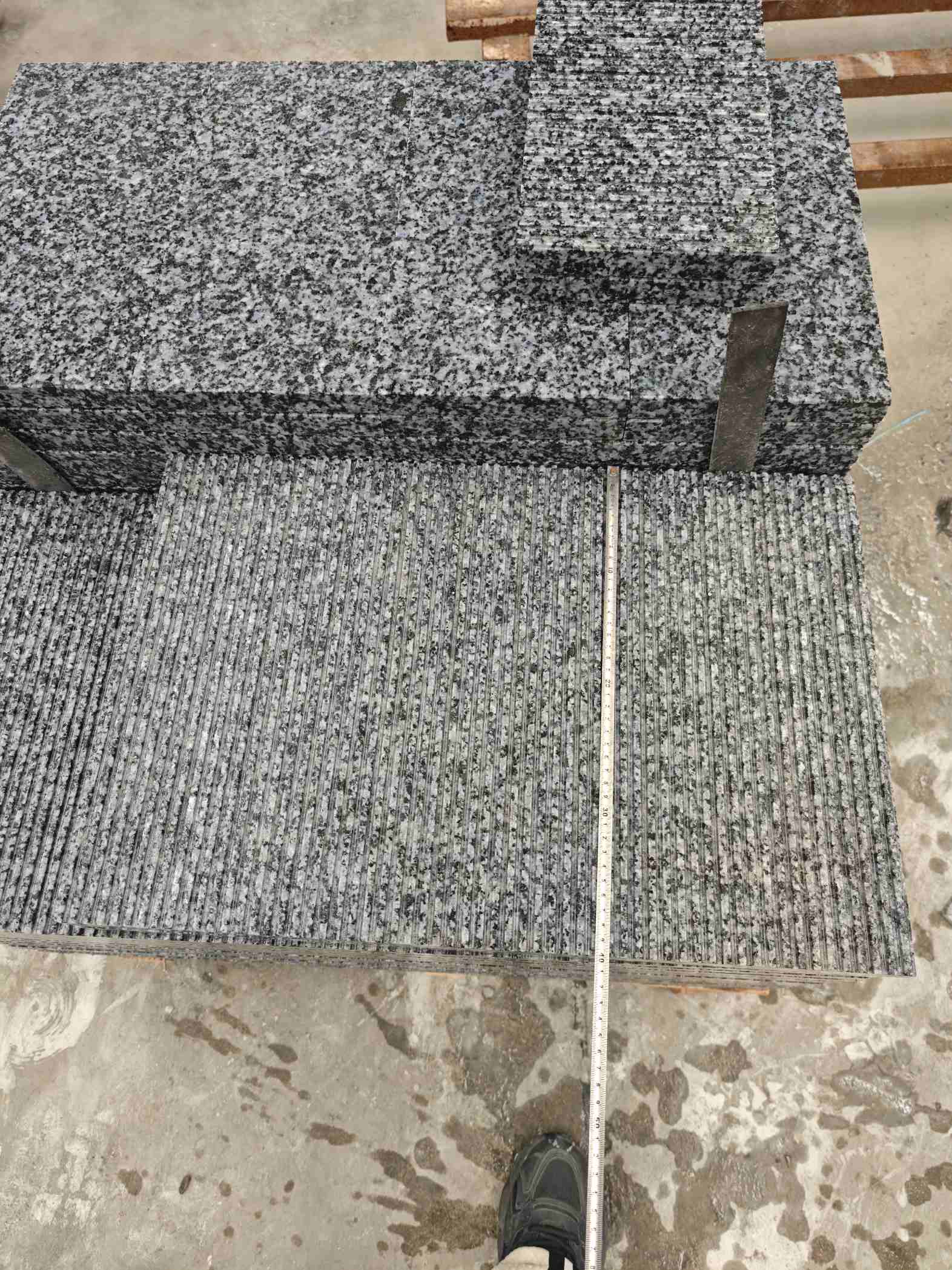 黄山芝麻黑拉丝面