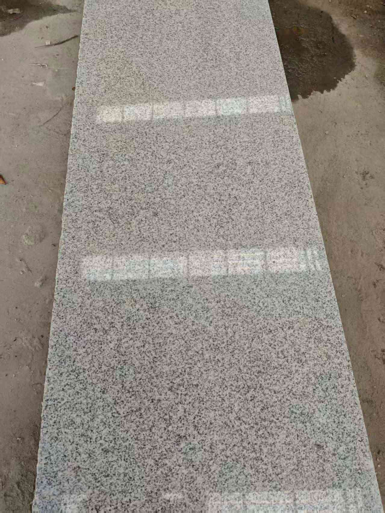 黄山芝麻白光面毛板